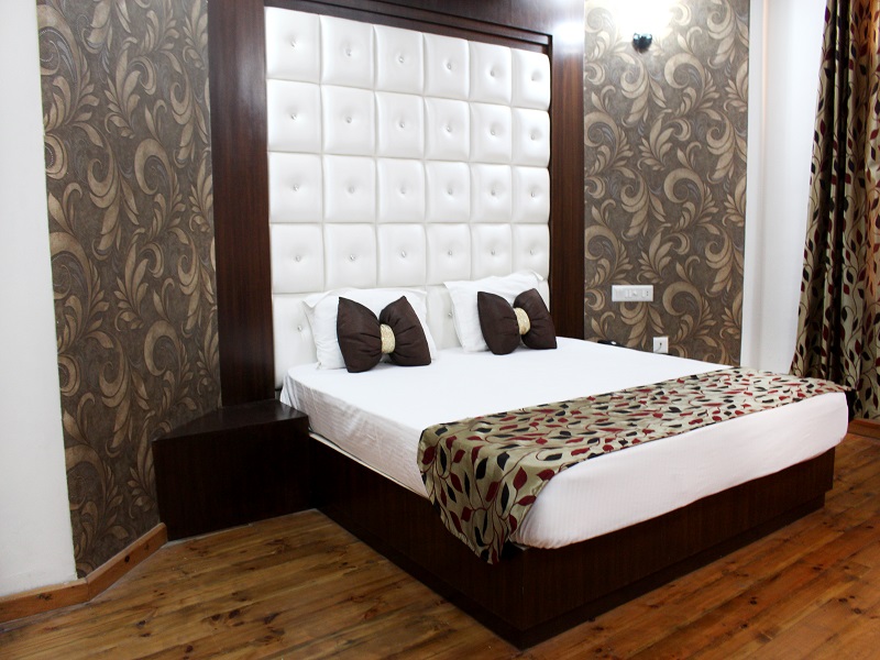 Hotel Vatika - The Riverside Resort Dharamsala